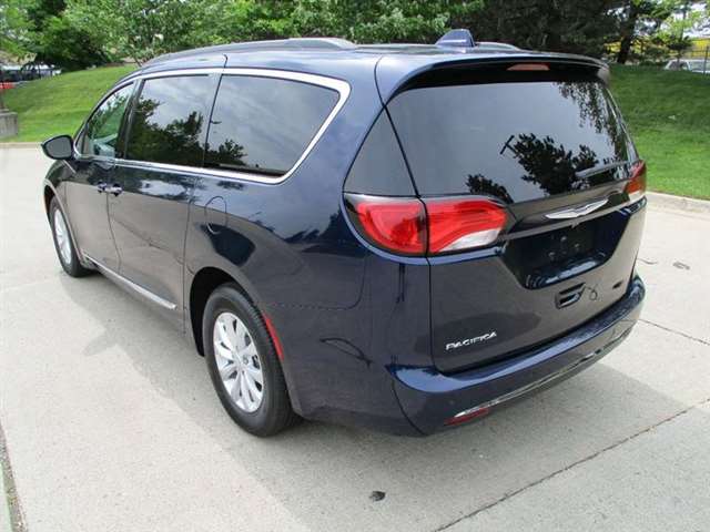 2017 Chrysler Pacifica Touring-L 4dr Mini-Van